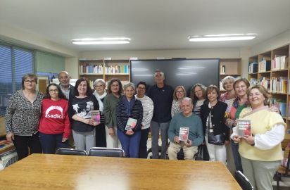 El escritor Carlos Clavería visita nuestro club de lectura de Asadicc